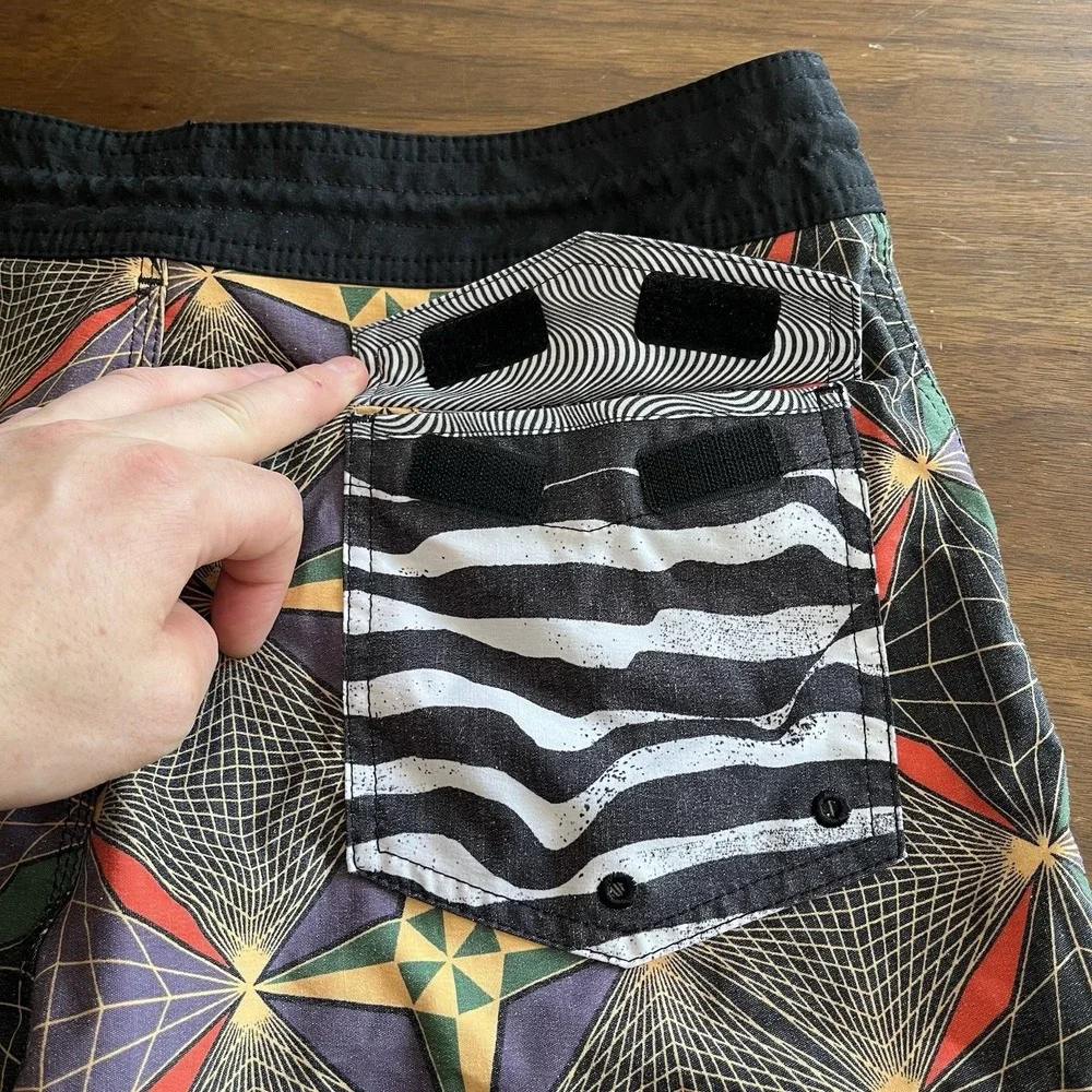 Volcom Swim Shorts Mens 31 Psychedelic Geometric Mod Board Trunks Y2K Surf Skate